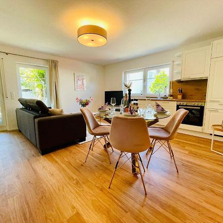 Ferien-Apartment Silberweide Mit Privatstrand Friedrichshafen Bagian luar foto